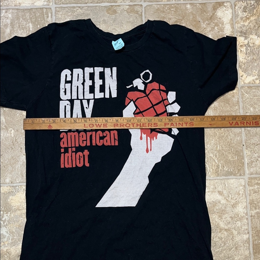 **Free Shipping!** Green Day Black Graphic Tee - American Idiot Design - Picture 5 of 6